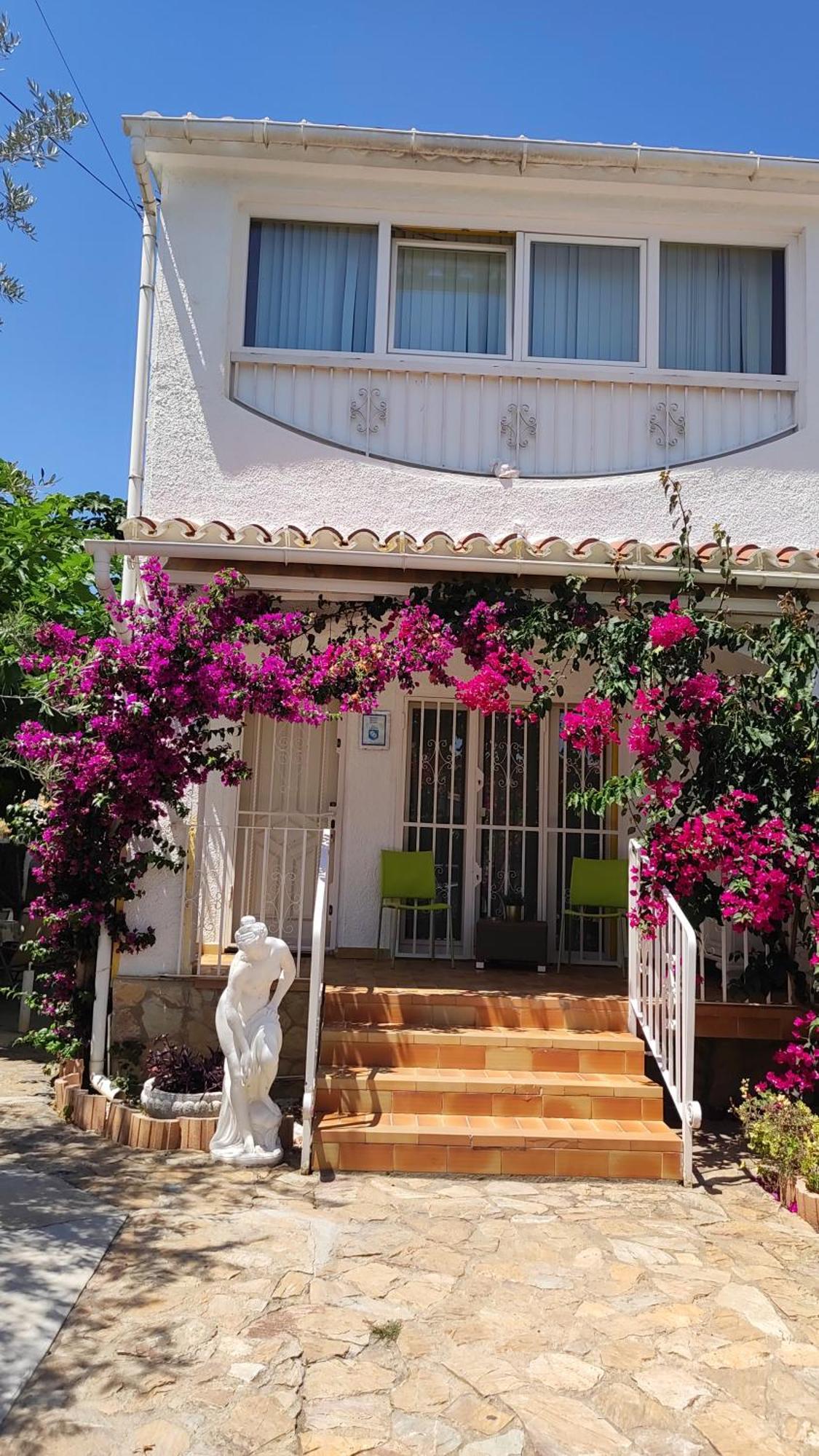 Leones Villa เอมปูเรียบราบา ภายนอก รูปภาพ