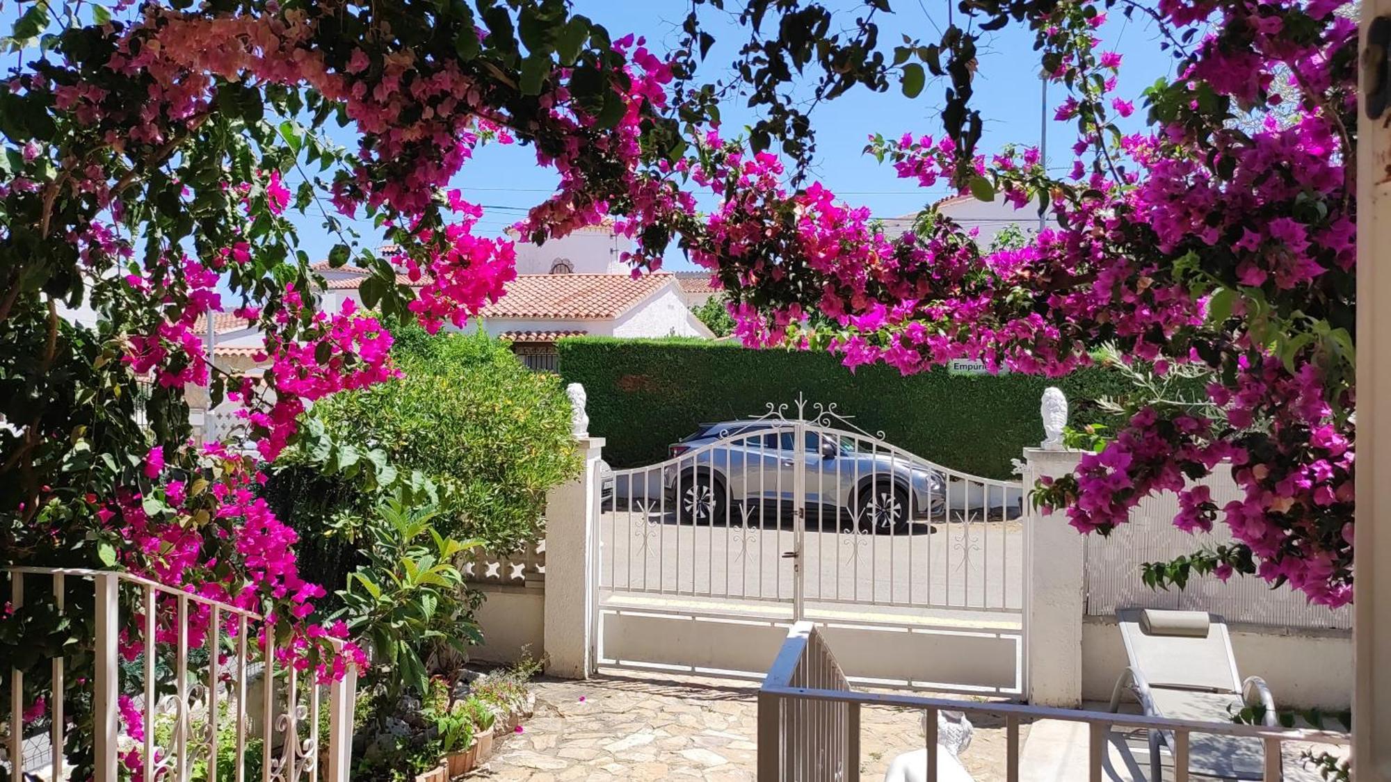 Leones Villa เอมปูเรียบราบา ภายนอก รูปภาพ